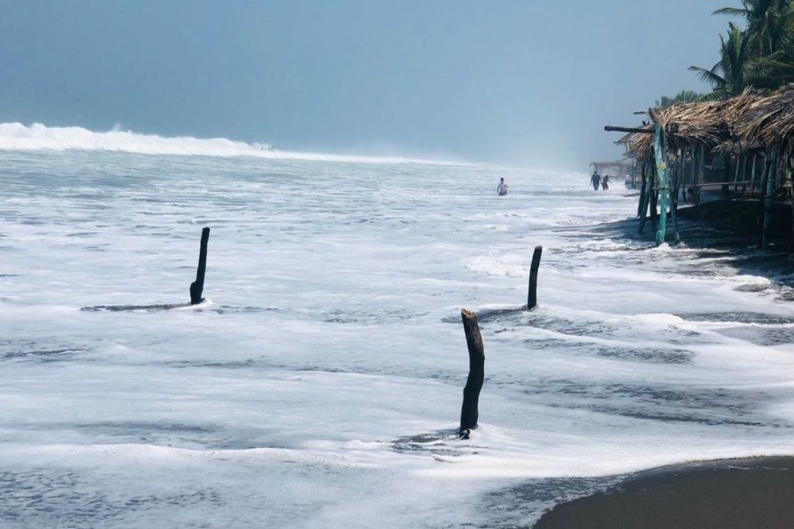 Freak tidal waves hit Chiapas, Mexico and Corsica, France 